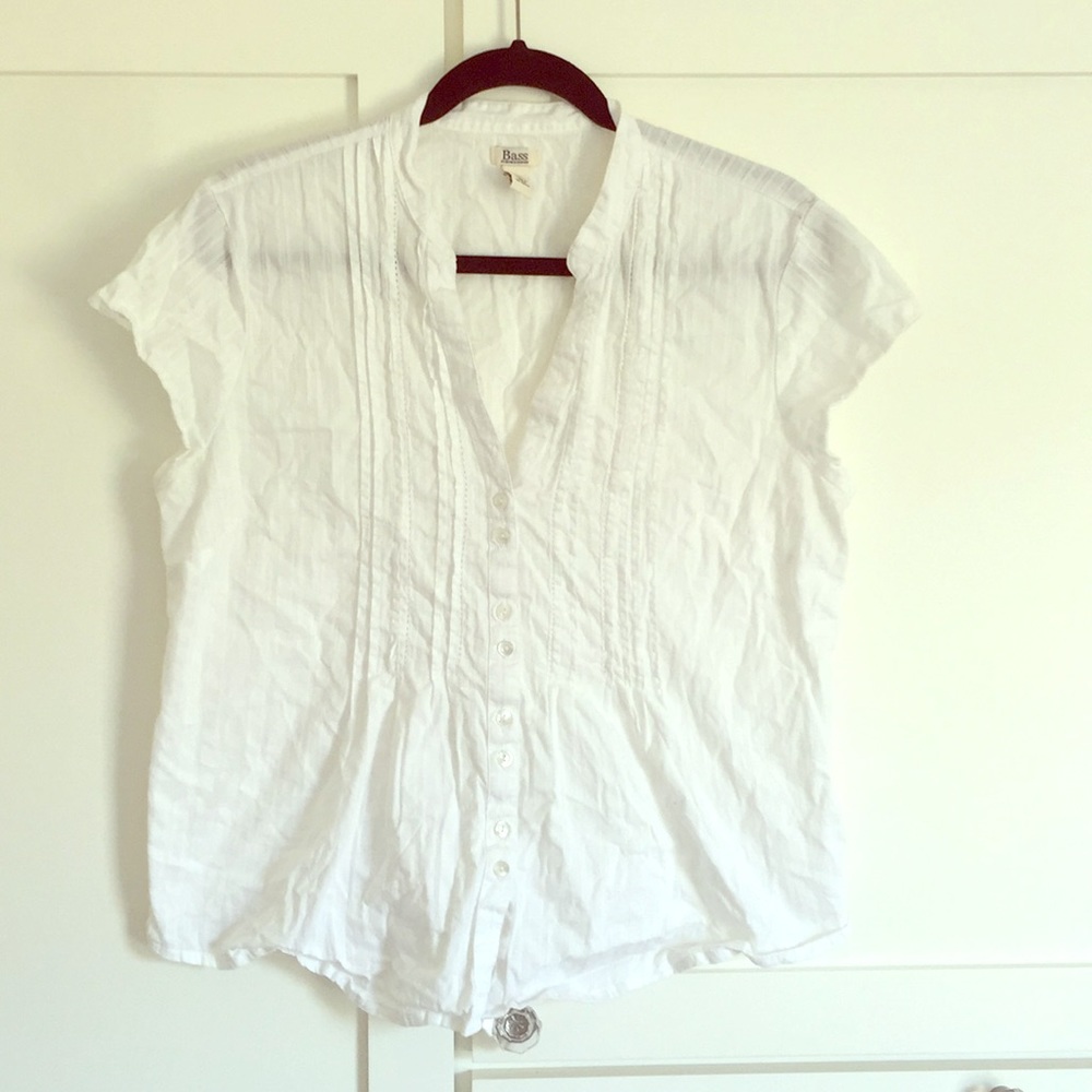 White blouse, short sleeve